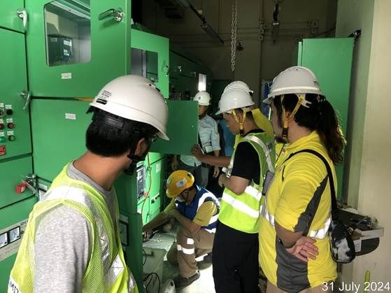 低壓電掣房主配電裝置通電